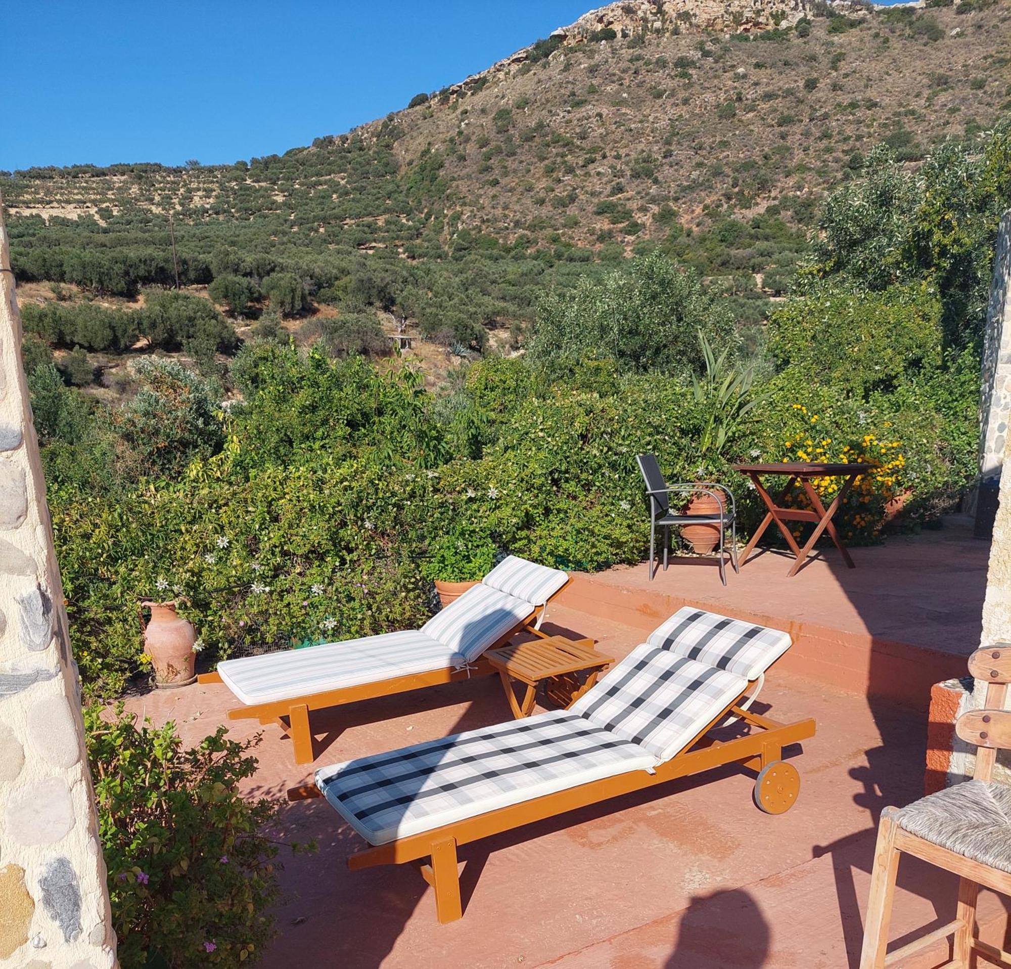 Sofiana'S Garden Retreat With Private Pool Dhrapaniás Quarto foto
